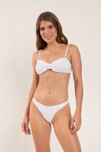 Załaduj obraz do przeglądarki galerii, Model Front: Rio De Sol Zestaw Bikini Set Memphis-White Bandeau-Joy Mia
