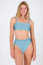 Załaduj obraz do przeglądarki galerii, Model Front: Rio De Sol Zestaw Bikini Set Mirante Bandeau-Reto Hotpants

