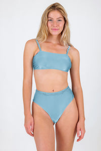 Model Front: Rio De Sol Zestaw Bikini Set Mirante Bandeau-Reto Hotpants
