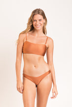 Załaduj obraz do przeglądarki galerii, Model Front: Rio De Sol Zestaw Bikini Set Nocciola Bandeau-Reto High-Leg
