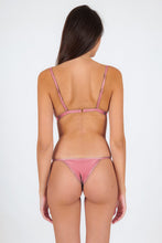 Załaduj obraz do przeglądarki galerii, Model Back: Rio De Sol Zestaw Bikini Set Shimmer-Confetti Tri-Fixo California
