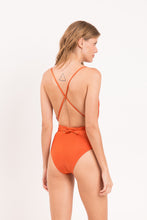 Załaduj obraz do przeglądarki galerii, Model Back: Rio De Sol Kostium Jednoczęściowy Shimmer-Paprica New Vegas
