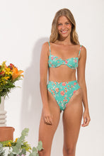 Załaduj obraz do przeglądarki galerii, Model Front: Rio De Sol Top Bikini Top Botanic Balconet

