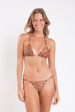 Załaduj obraz do przeglądarki galerii, Model Front: Rio De Sol Top Bikini Top Bouquet Tri-Rev

