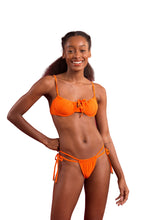 Załaduj obraz do przeglądarki galerii, Model Front: Rio De Sol Top Bikini Top Dots-Orange Balconet-Tie
