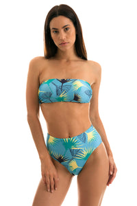 Model Front: Rio De Sol Top Bikini Top Flower Geometric Reto