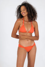 Załaduj obraz do przeglądarki galerii, Model Front: Rio De Sol Top Bikini Top Light-Peach Mel
