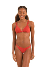Załaduj obraz do przeglądarki galerii, Model Front: Rio De Sol Top Bikini Top Malibu-Chili Tri-Duo
