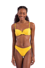 Załaduj obraz do przeglądarki galerii, Model Front: Rio De Sol Top Bikini Top Malibu-Yellow Balconet
