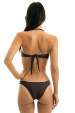 Załaduj obraz do przeglądarki galerii, Model Back: Rio De Sol Top Bikini Top Meteorite Bandeau
