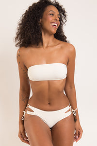 Model Front: Rio De Sol Top Bikini Top Off-White Bandeau-Reto