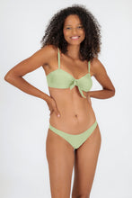 Załaduj obraz do przeglądarki galerii, Model Front: Rio De Sol Top Bikini Top Oliva Bandeau-No
