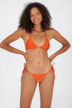 Załaduj obraz do przeglądarki galerii, Image 04: Rio De Sol Top Bikini Top Paprica Tri-Rope
