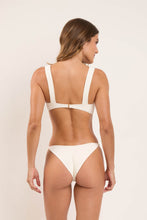Załaduj obraz do przeglądarki galerii, Model Back: Rio De Sol Top Bikini Top Sand-Chantilly Mary

