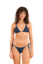 Załaduj obraz do przeglądarki galerii, Model Front: Rio De Sol Top Bikini Top Shark Tri-Inv
