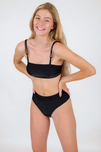 Model Front: Rio De Sol Top Bikini Top Shimmer-Black Bandeau-Reto