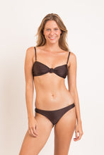 Załaduj obraz do przeglądarki galerii, Model Front: Rio De Sol Top Bikini Top Shimmer-Coffee Bandeau-Joy
