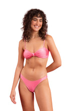 Załaduj obraz do przeglądarki galerii, Model Front: Rio De Sol Top Bikini Top Shimmer-Confetti Bandeau-Joy
