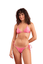 Załaduj obraz do przeglądarki galerii, Model Front: Rio De Sol Top Bikini Top Shimmer-Confetti Tri-Inv

