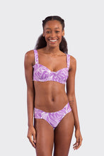 Załaduj obraz do przeglądarki galerii, Model Front: Rio De Sol Top Bikini Top Trail-Purple Amelia
