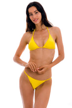 Załaduj obraz do przeglądarki galerii, Model Front: Rio De Sol Top Bikini Top Uv-Melon Tri-Inv
