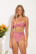 Załaduj obraz do przeglądarki galerii, Set Shimmer-Confetti Twist Belted-High-Waist
