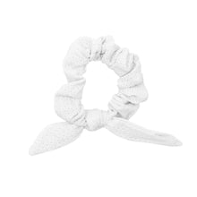 Załaduj obraz do przeglądarki galerii, Bora-White Scrunchie
