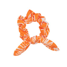 Załaduj obraz do przeglądarki galerii, Trail-Orange Scrunchie
